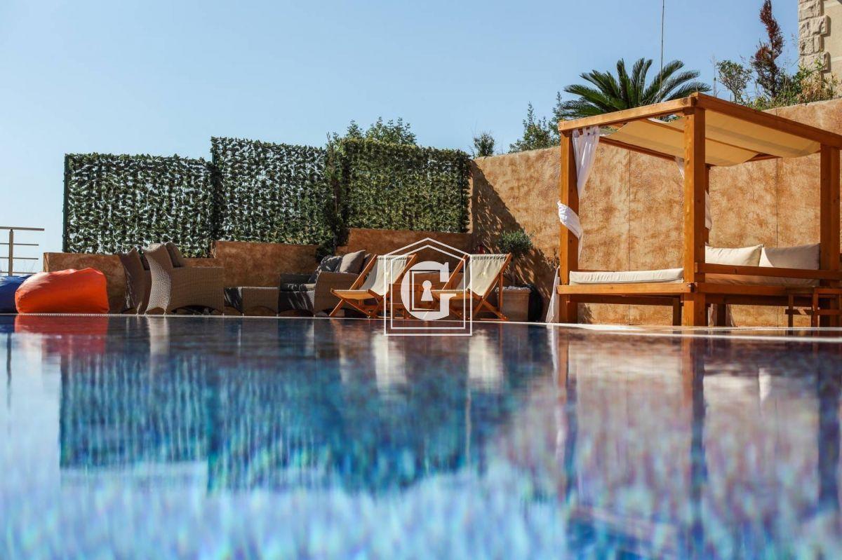 Luxury penthouse with terrace and spa on the roof!!!