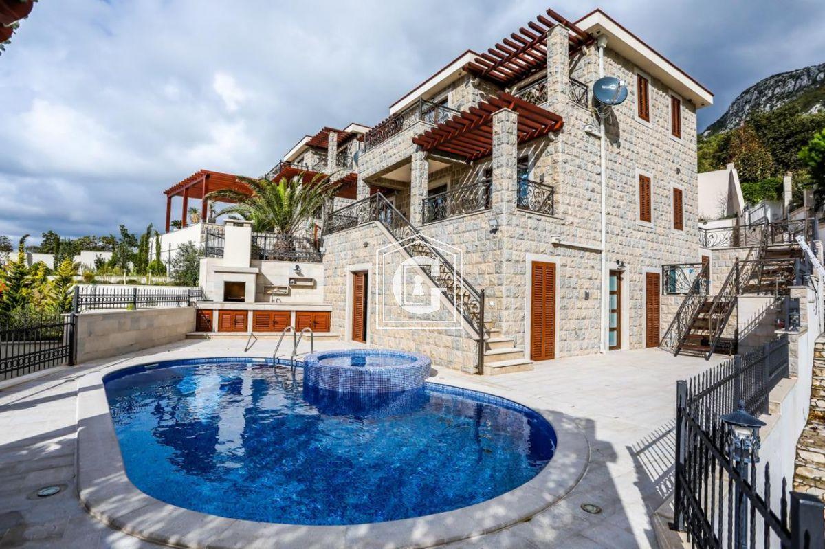 Luxurious villa in Budva! With a stunning view!