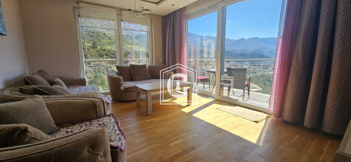 Summer rental in an AMAZING COMPLEX with a POOL! There is a HAMMAM and a GYM!