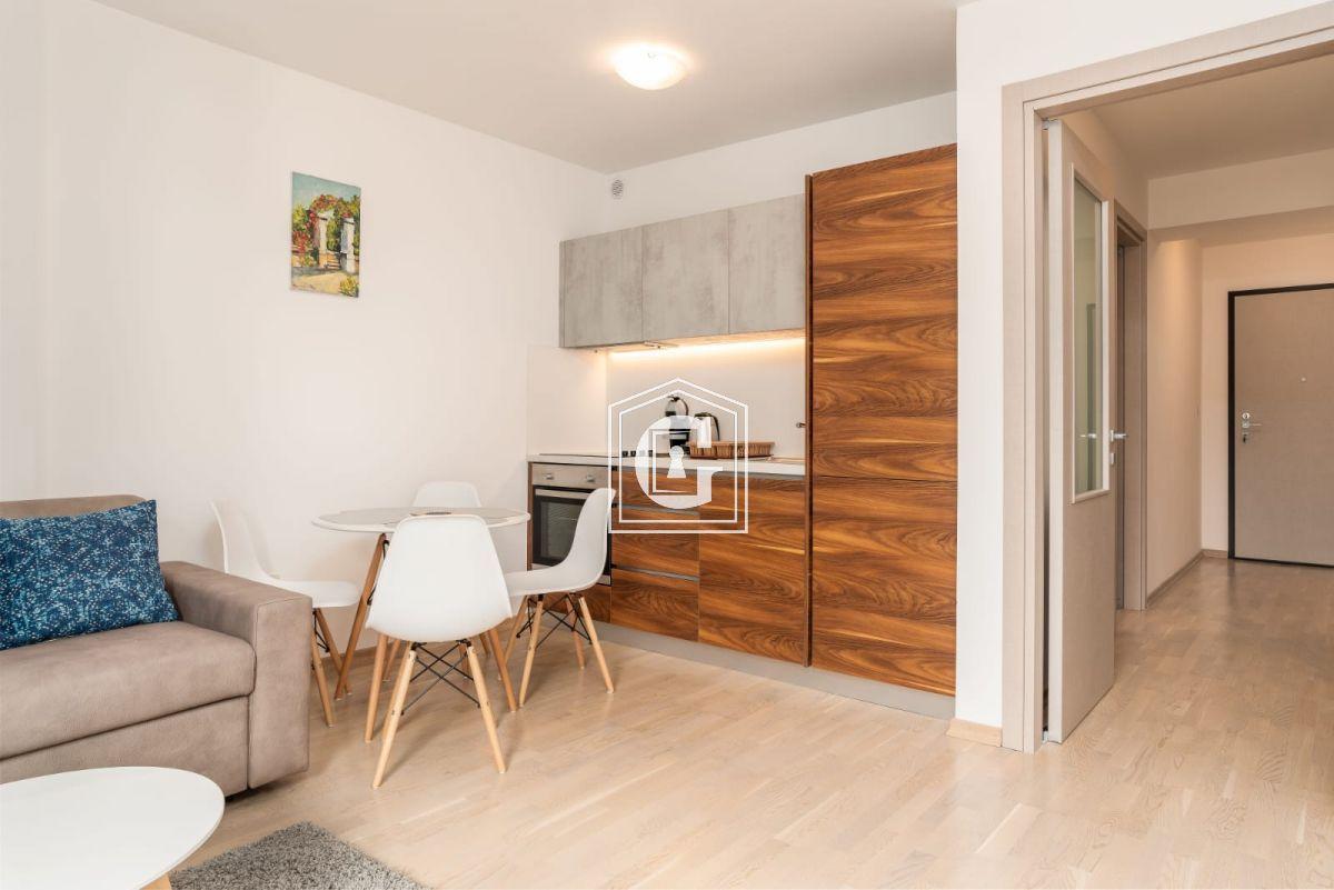 ПРЕКЛЕПАН СТАН са 1 СПАВАЊОМ! 1. ЛИНИЈА! TQ PLAZA!