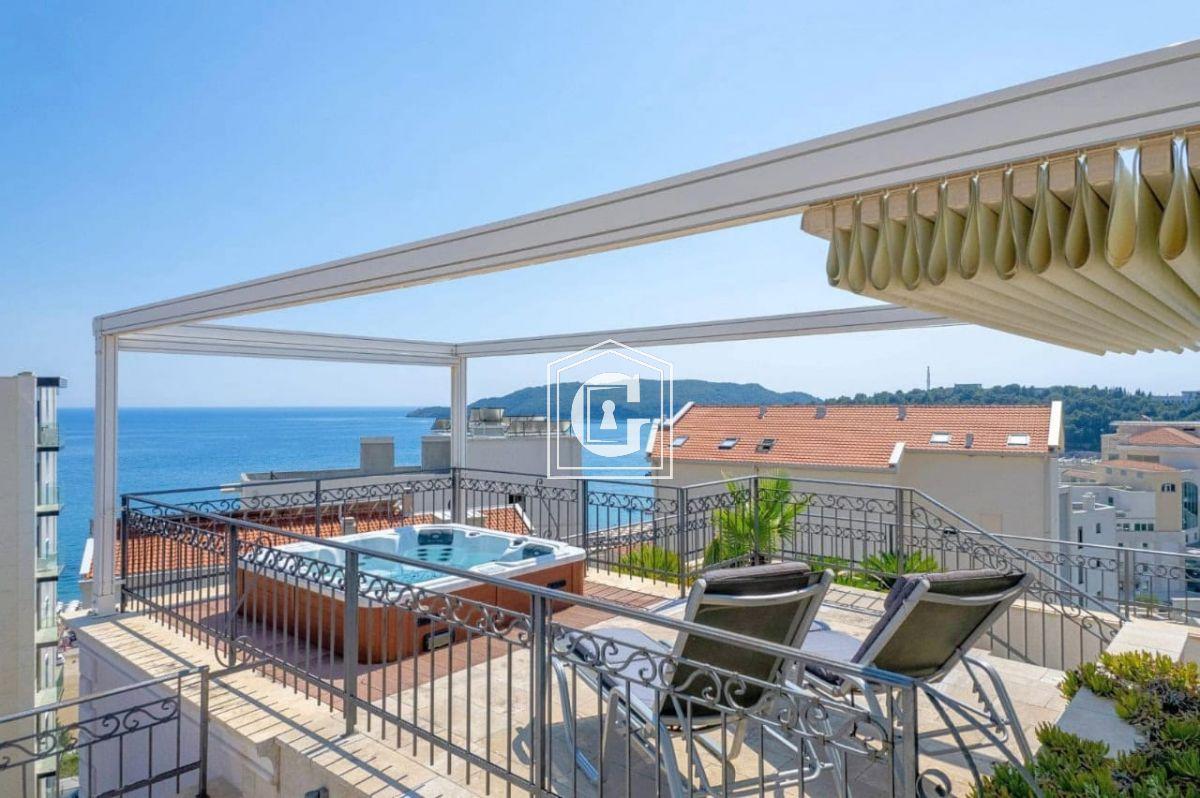 EXCLUSIVE PENTHOUSE WITH A SEA VIEW!!!