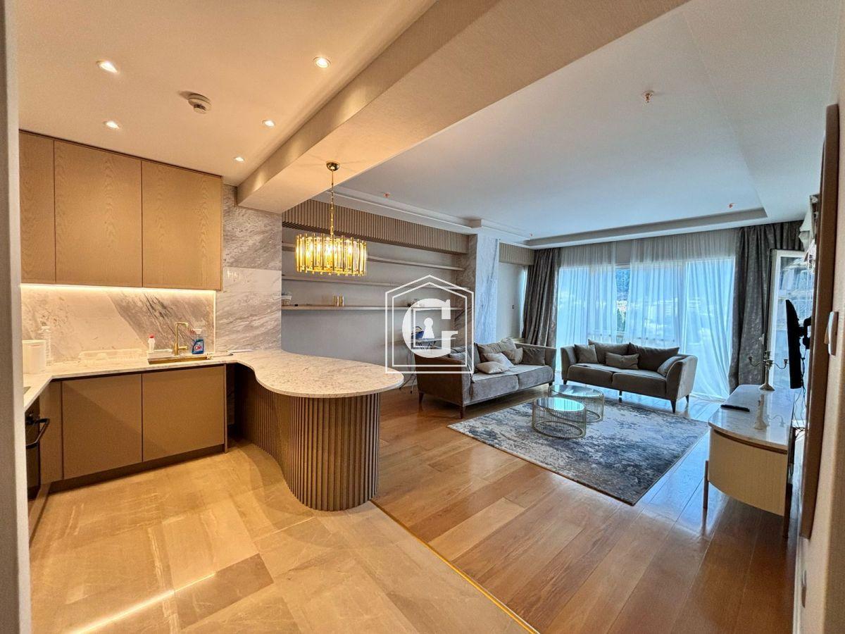 STAN SA 2 SPAVAĆE SOBE NA PRVOJ LINIJI KOD MORA U BUDVI!!!