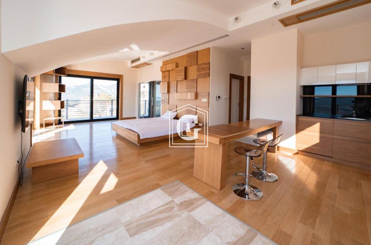 Stylish Villa for a Wonderful Vacation! 4 Bedrooms! Swimming Pool!