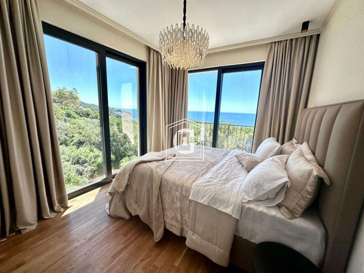 VELIKOLEPNI TAUNHAUS! NA 5 MINUTA OD BUDVE!