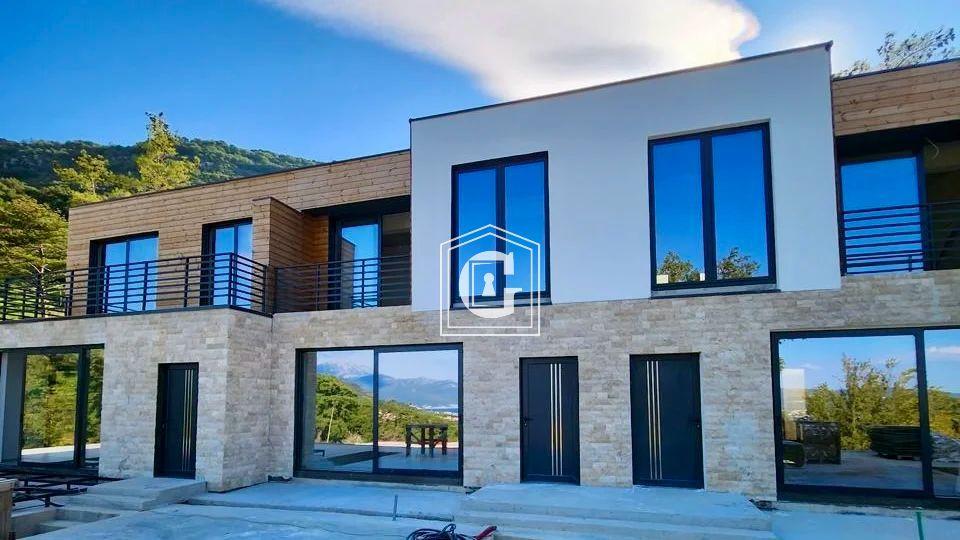 ШИКАРНЫЙ ТАУНХАУС В ЭЛИТНОМ ПОСЁЛКЕ!!!