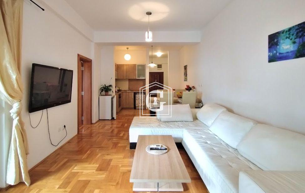 ЛЕТНЯЯ АРЕНДА! УЮТНАЯ КВАРТИРА с 1ой СПАЛЬНЕЙ! ДОМ с БАССЕЙНОМ!