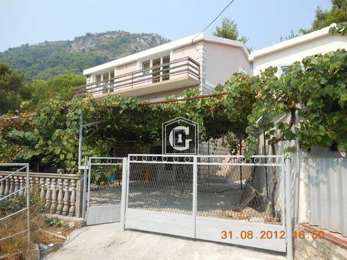 House for Sale for Living and Investment!