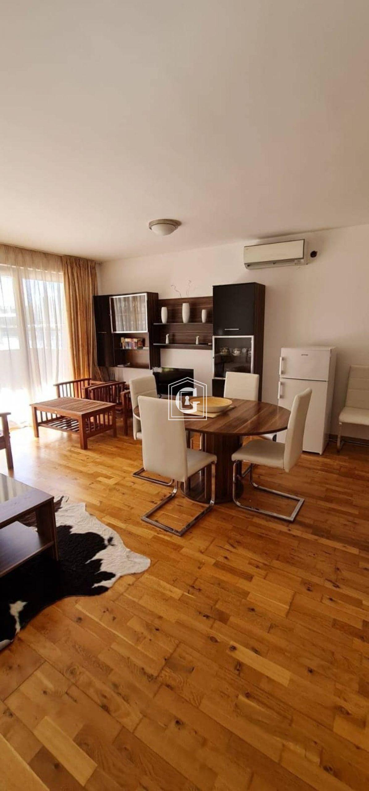 Beautiful Apartments with 2 bedrooms! In a house with a pool!