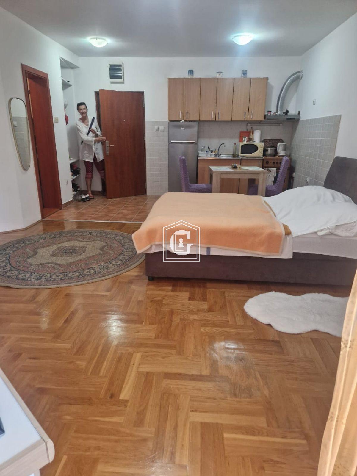 EXCELLENT STUDIO WITH FURNITURE AND APPLIANCES!!!