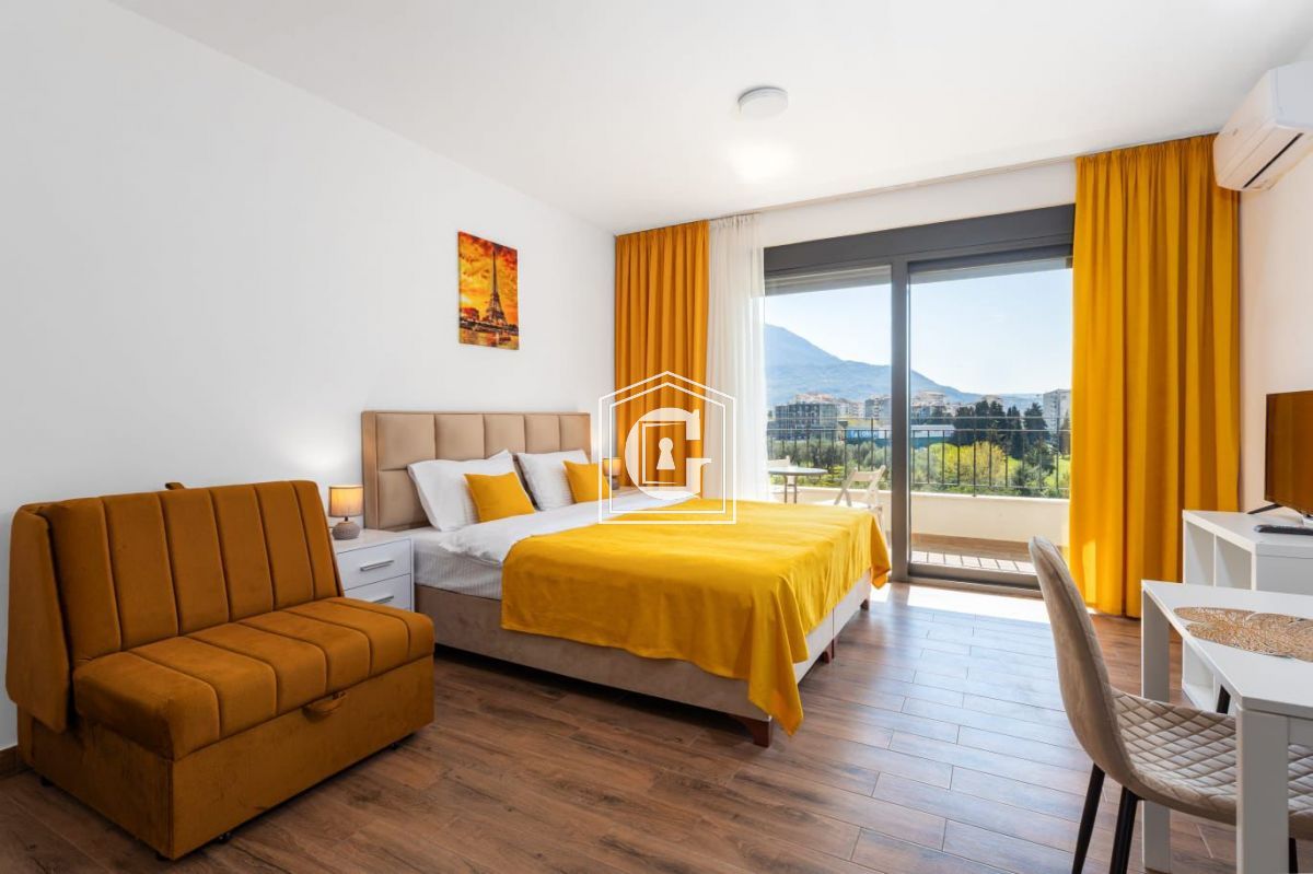 STILNA I UDODNA STUDIJA U KUĆI SA BAZENOM!!!