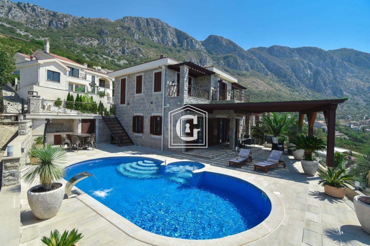 Luxurious Villa! Swimming Pool!