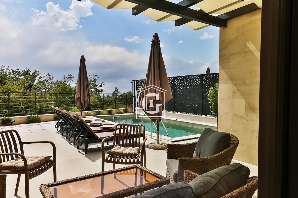 Luxurious townhouse! With panoramic view of the sea! 5 minutes to Budva!