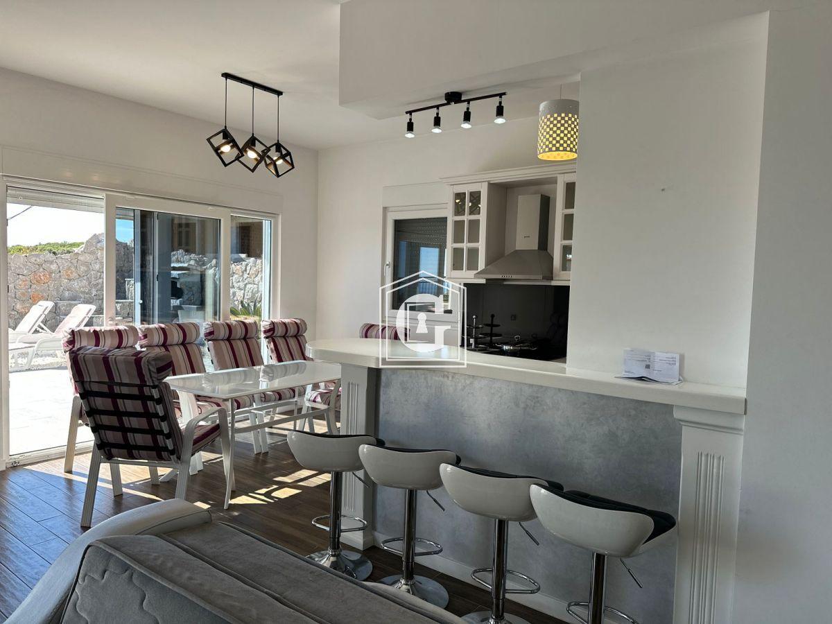 ВИЛЛА С БАССЕЙНОМ В КРИМОВИЦЕ!