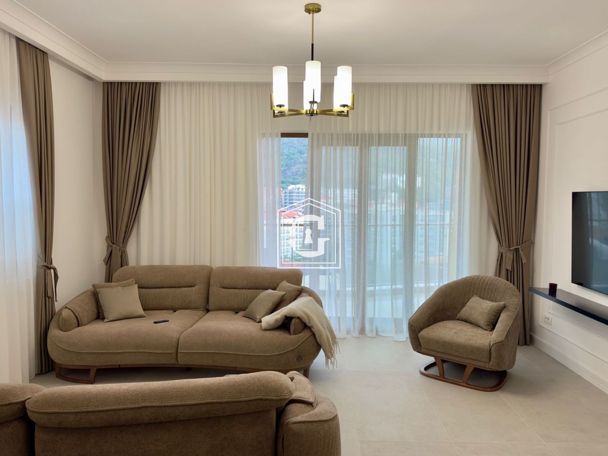 Excellent apartment with 3 bedrooms and sea view in Bečići!!!