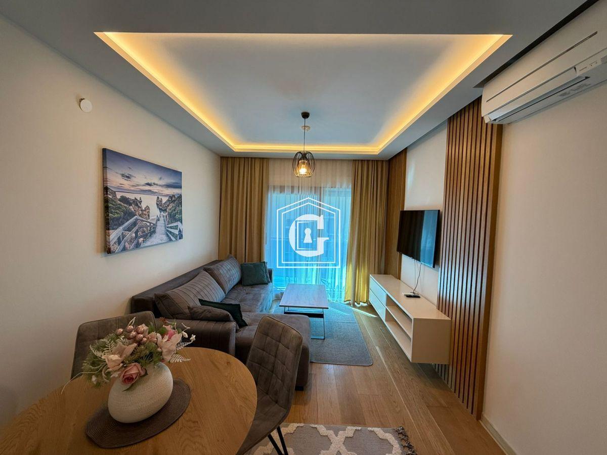 Stylish Apartments! 2 Bedrooms! Pool!