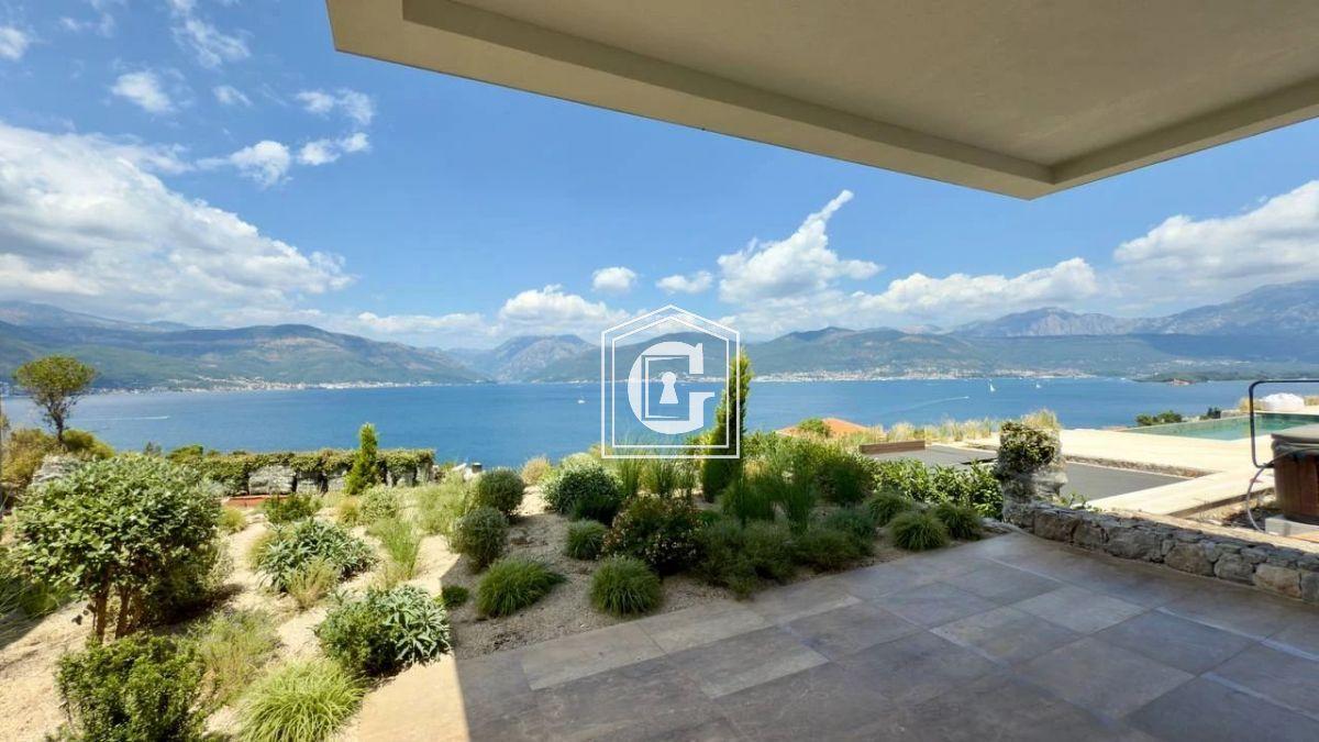 Luxurious Villa with a Sea View!!!