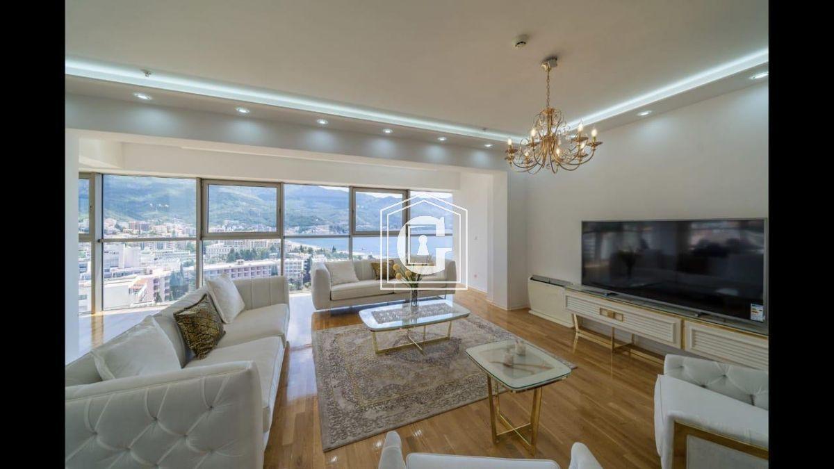 Amazing penthouse with 3 bedrooms! In a closed complex, first line!