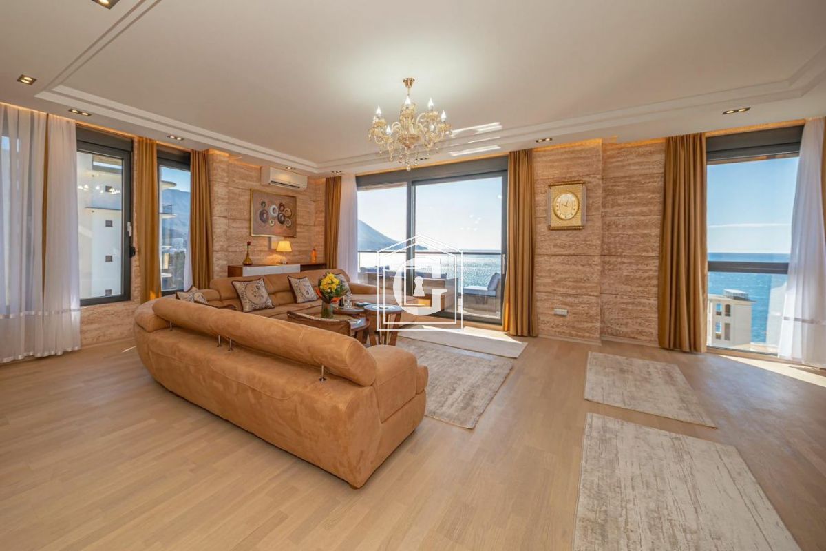 Luxury penthouse with 3 bedrooms! Bečići!