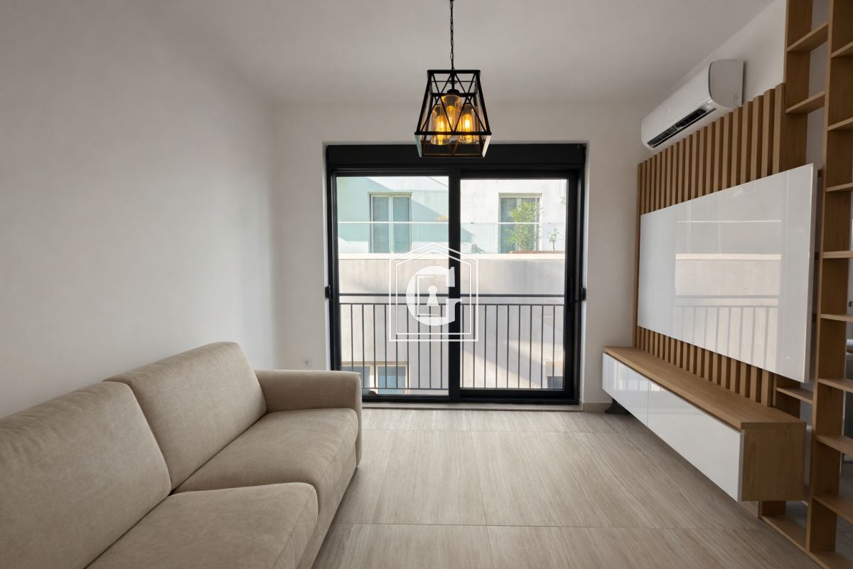 New apartment, 300 meters to the sea! Parking included!!!