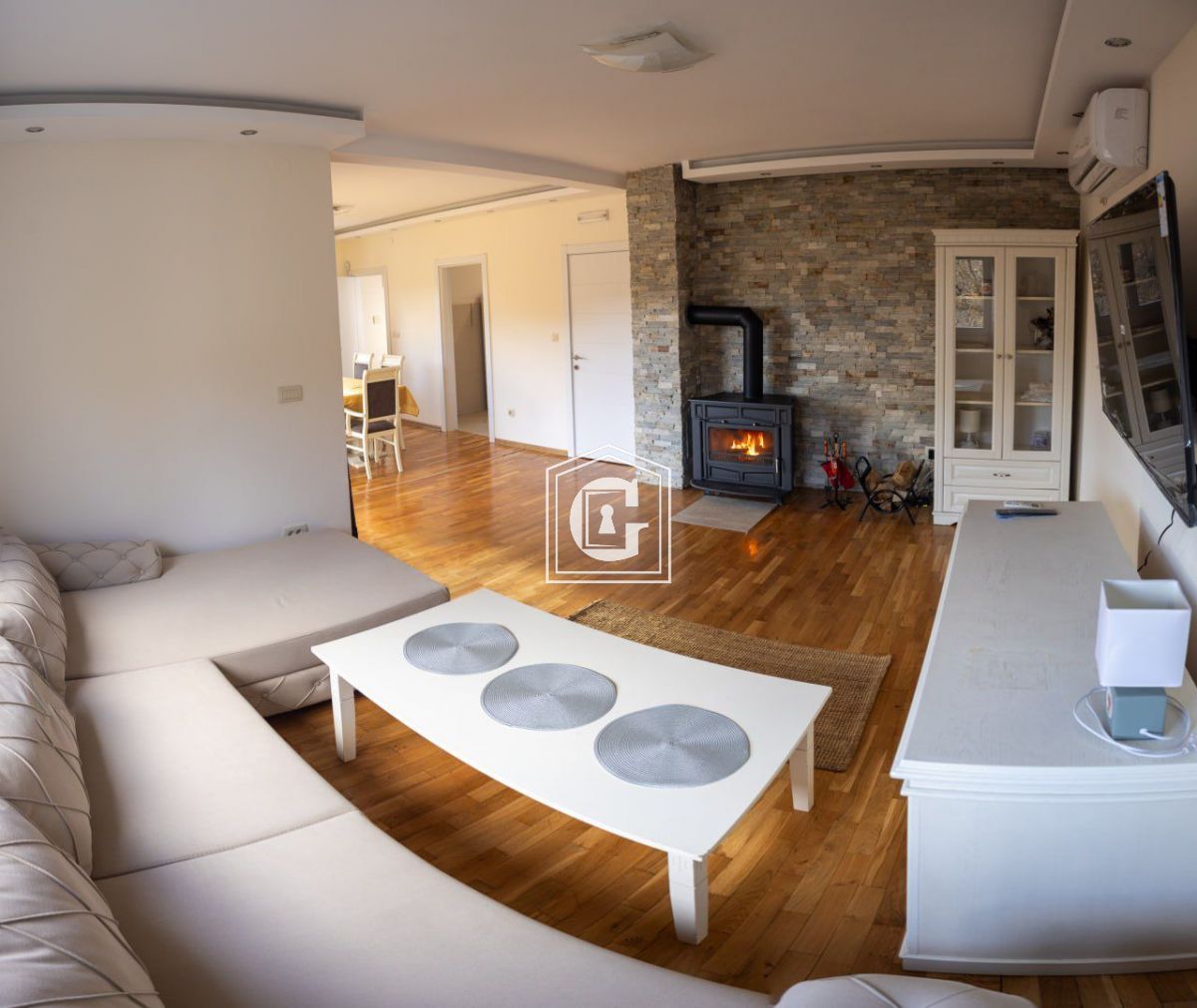 A BEAUTIFUL HOUSE IN LASTVE GRABALSKAYA!