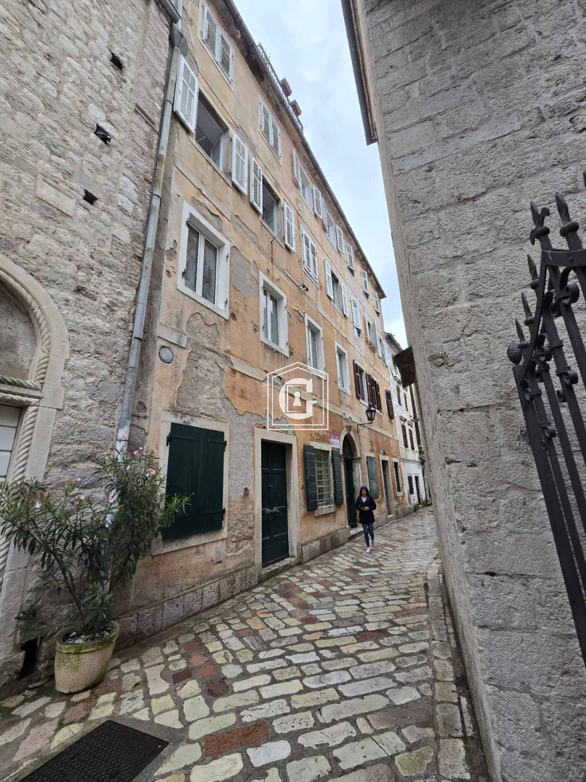 Apartment in the center of the old city KOT!!!