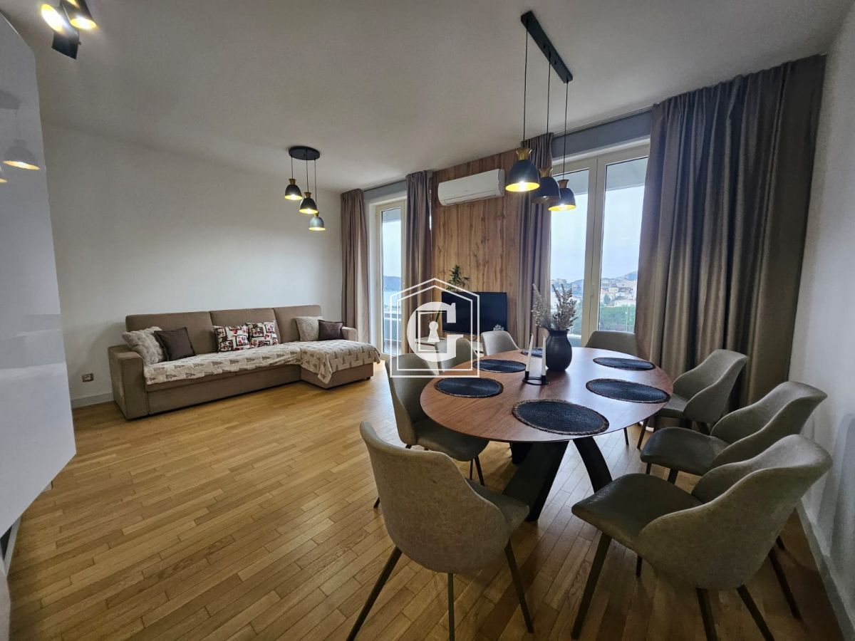 Beautiful apartment with 2 bedrooms! First line! Pool!