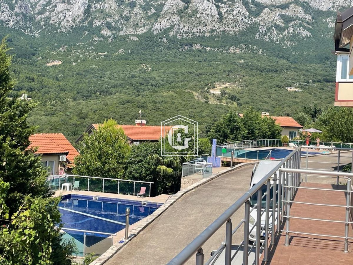 ЛУКСУЗНИ ТАУНХАУС У МИРНОЈ И СЛИКОВИТОЈ ЛОКАЦИЈИ!!!