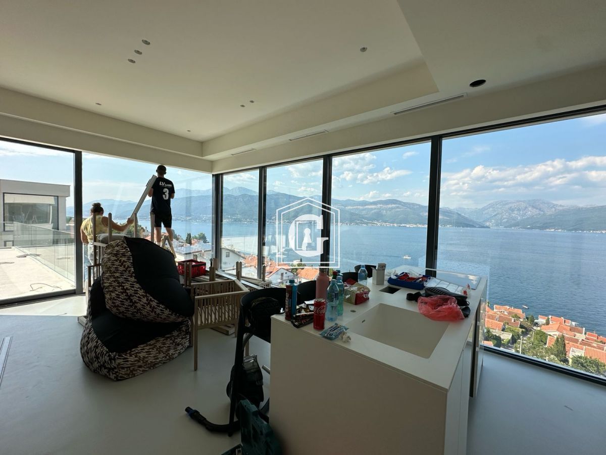 ШИКАРНЫЕ АПАРТАМЕНТЫ С ВИДОМ НА МОРЕ В КРАШЕЧАХ!!!