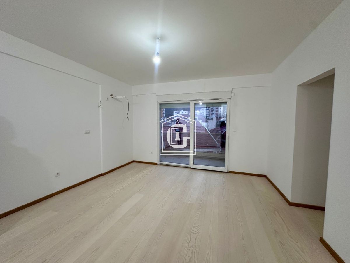 Luksuzan Stan sa 3 Spavaće Sobe u Novoj Zgradi u Budvi!