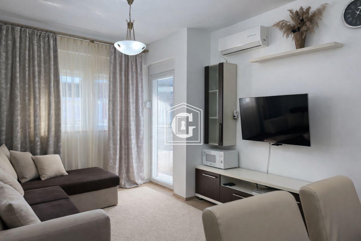 Ugodan stan sa 1 spavaćom sobom u Bečićima!!!