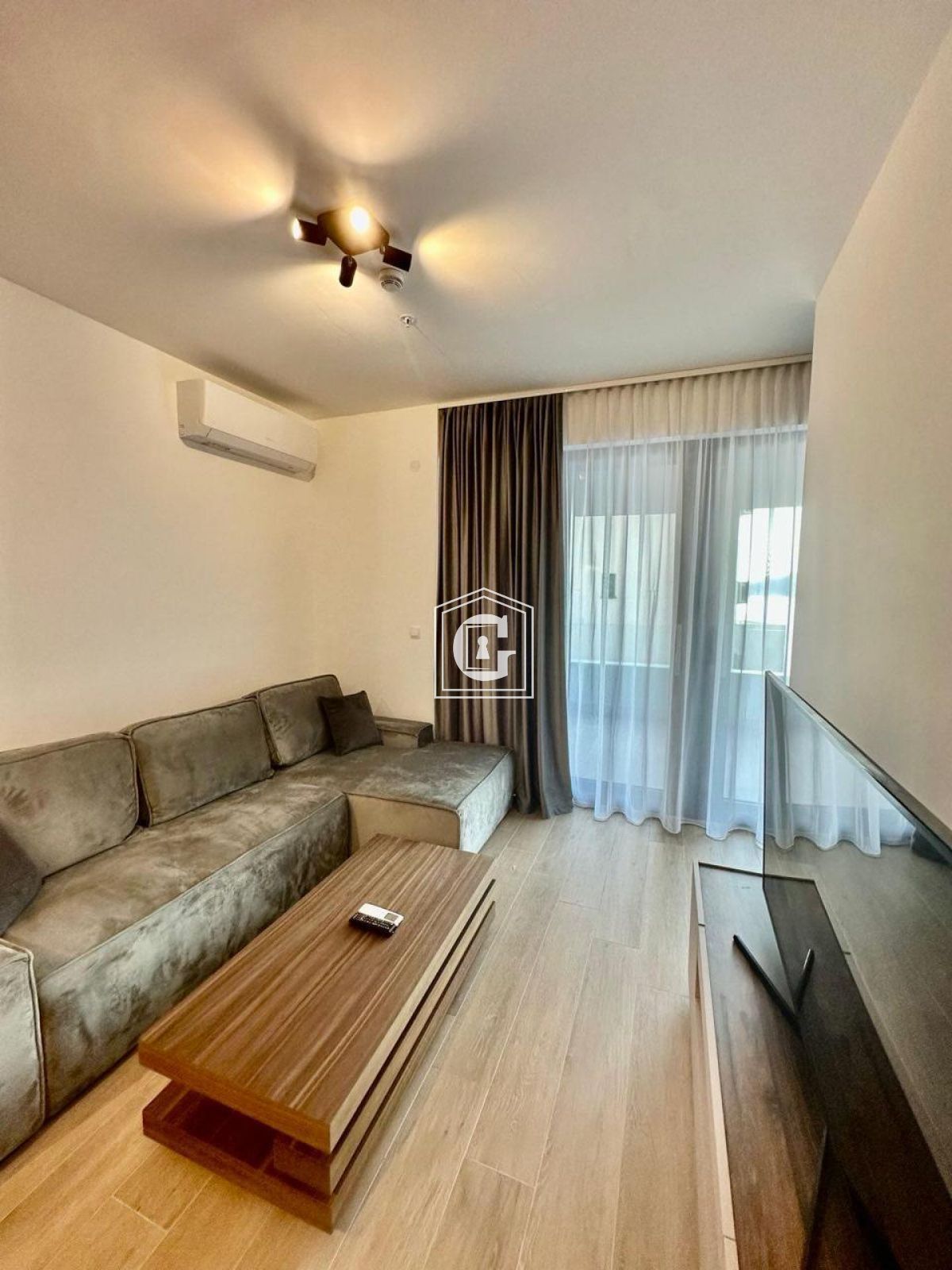 Stan sa 1 spavaćom sobom na prvoj liniji do mora!!!