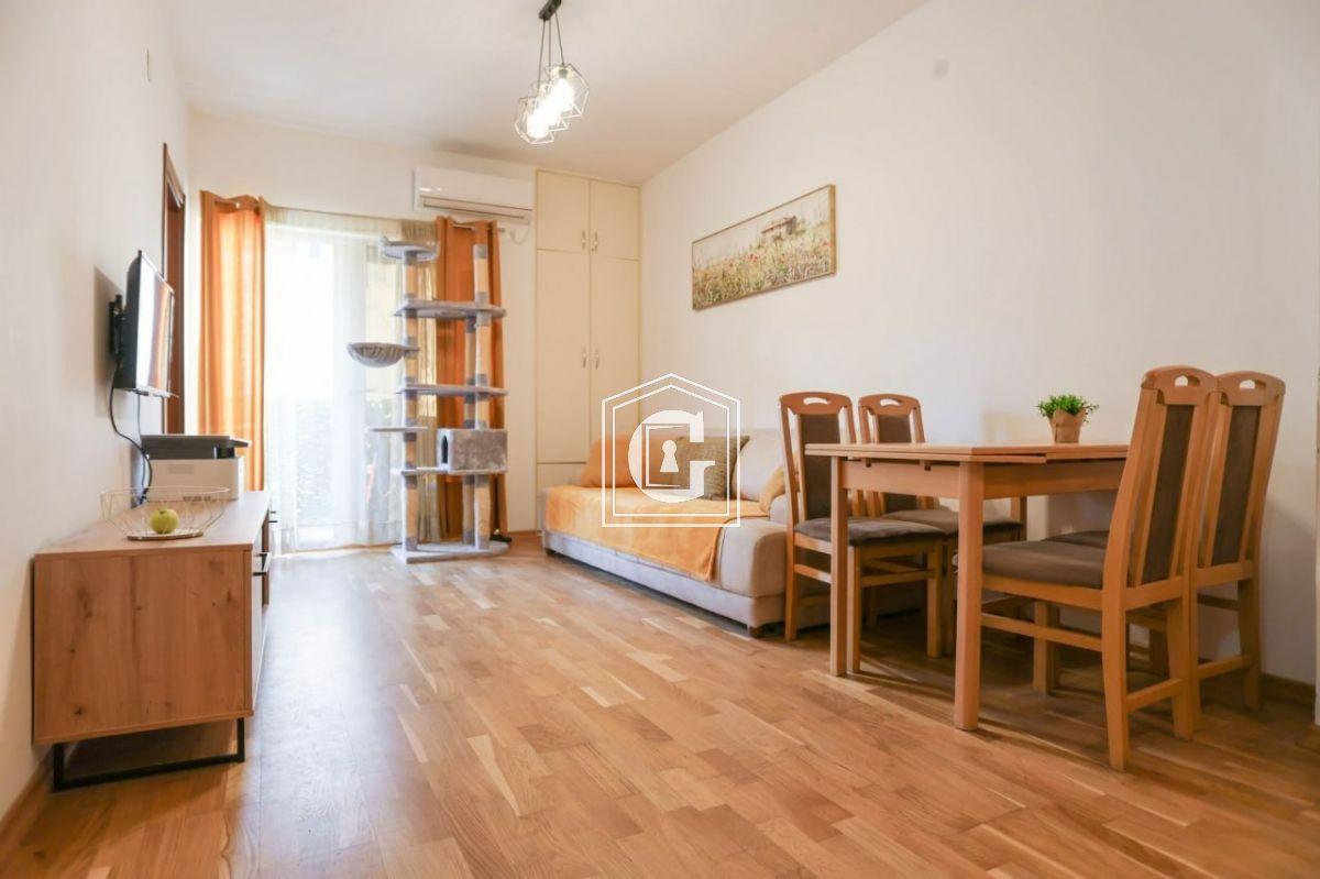 Stan sa 1 spavaćom sobom u centru Budve!!!