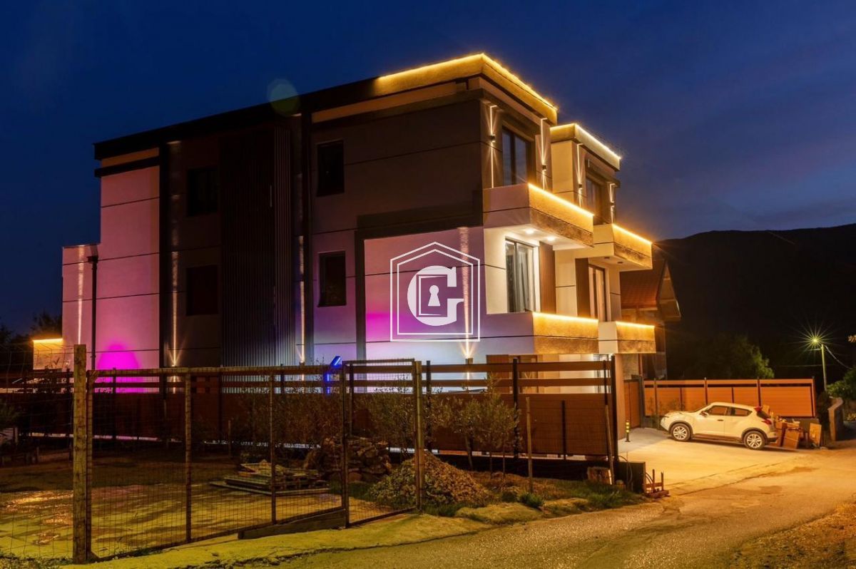 New apartment with 1 bedroom in a house with a pool!!!