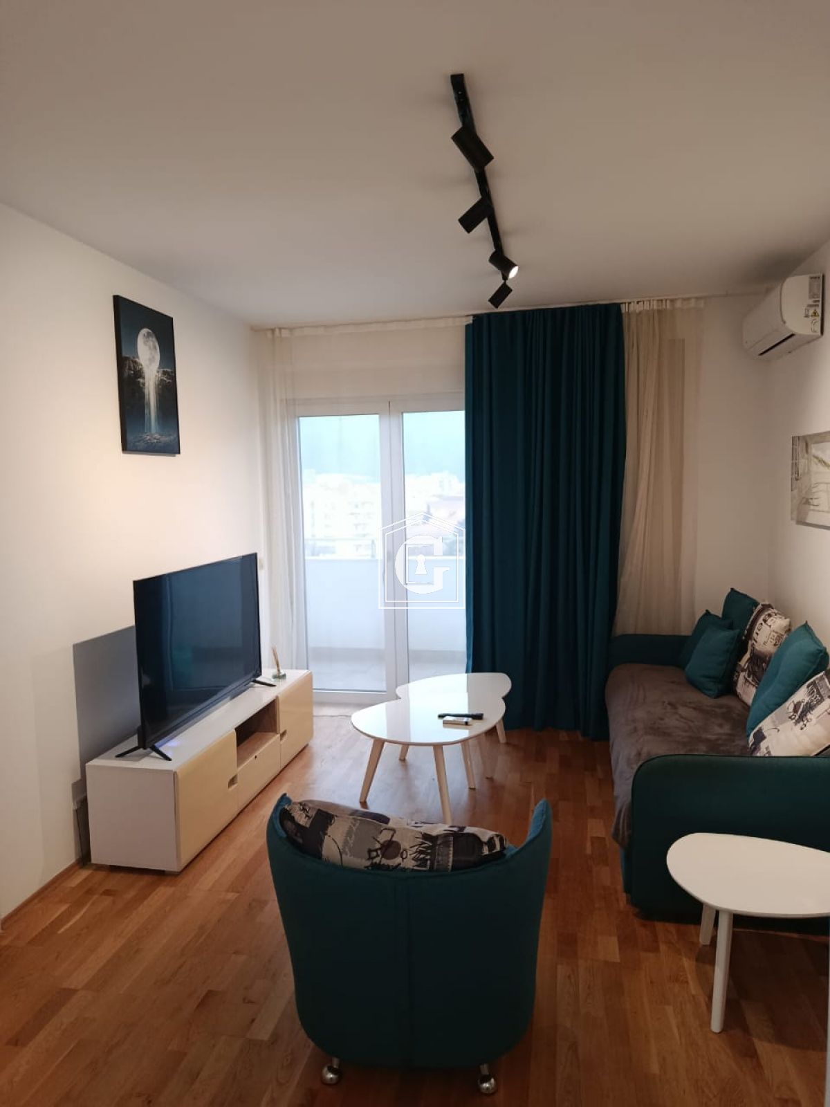 STAN sa 1 SPAVAĆOM SOBOM u BUDVI!