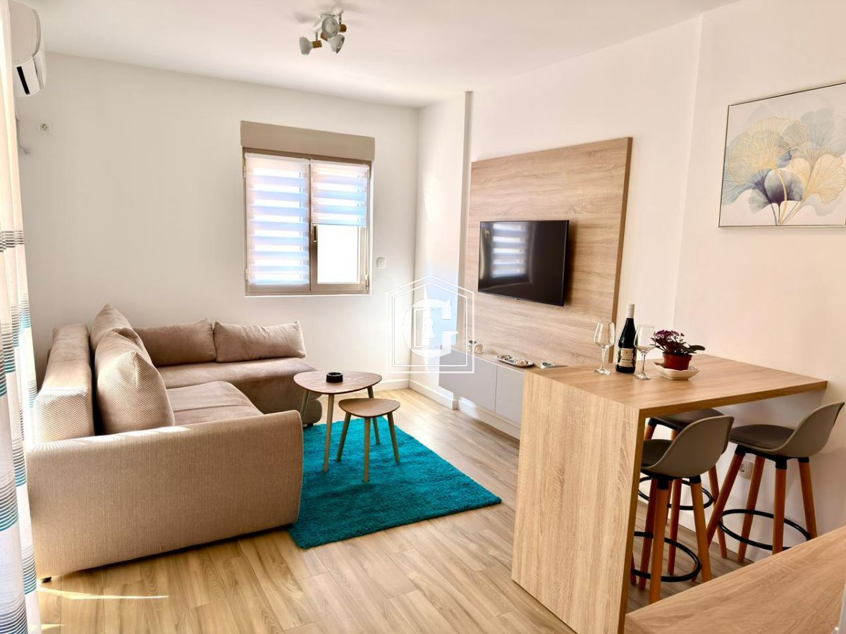 Stylish apartment with 1 bedroom! House with a pool!